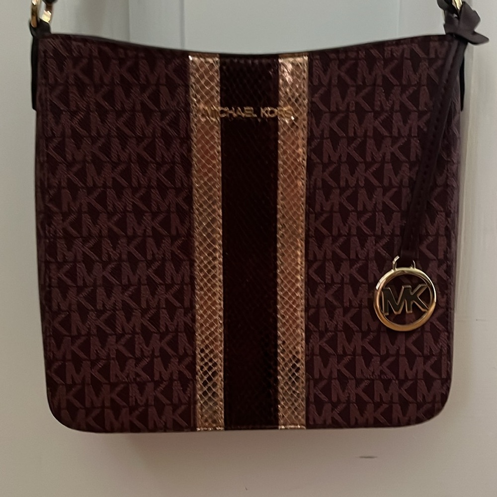 Michael Kors Burgundy and Beige Signature Crossbody Bag NWOT - Picture 14 of 16